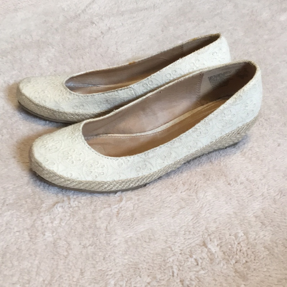 American Eagle eyelet espadrille mini wedges